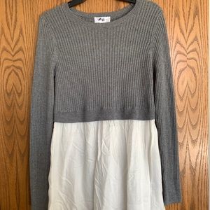 Maternity shirt. Motherhood Maternity M.